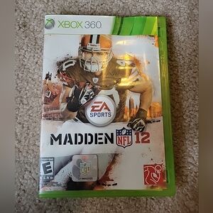 Madden 12 Microsoft Xbox 360 Football Video Game - No Manual Tested. Case crack